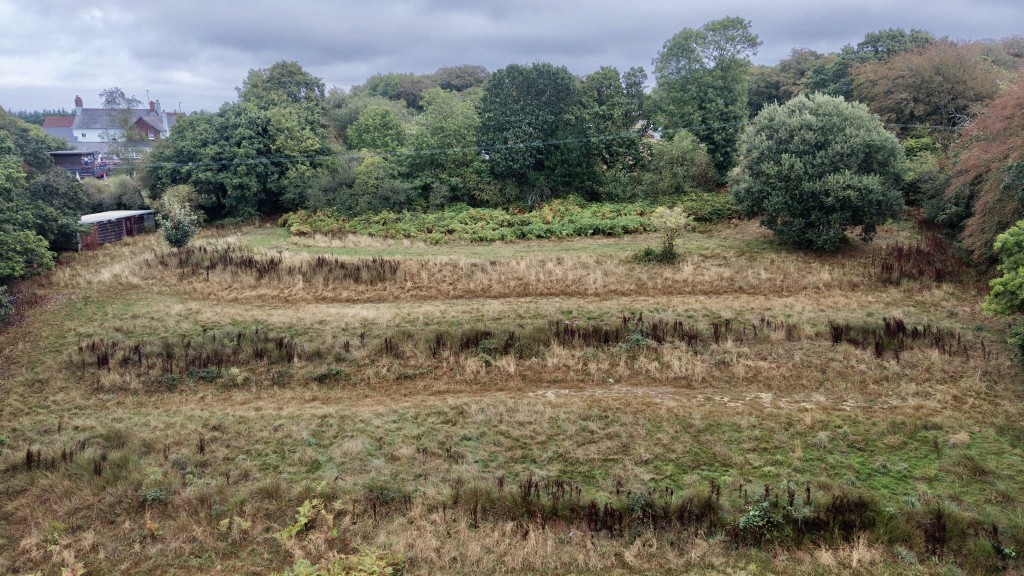 Lot: 94 - PARCEL OF FREEHOLD LAND EXTENDING TO 3.22 ACRES WITH POTENTIAL - Further view of site from drone